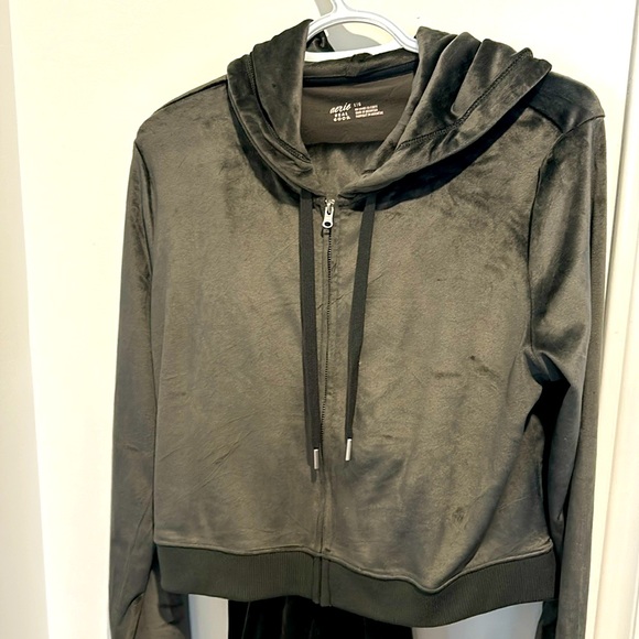 🤩2 Pc Aerie Velour Track Suit - Picture 3 of 9